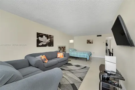7620 Carlyle Avenue Miami Beach FL 33141