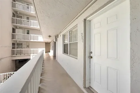 7620 Carlyle Avenue Miami Beach FL 33141