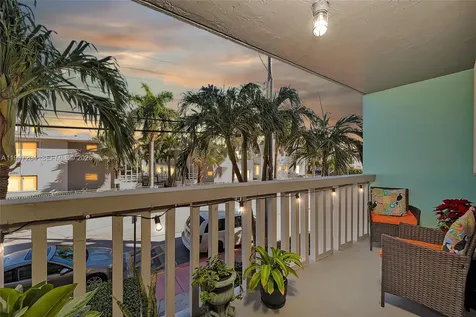 7620 Carlyle Avenue Miami Beach FL 33141