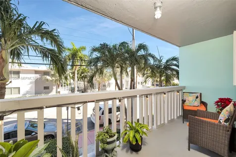 7620 Carlyle Avenue Miami Beach FL 33141