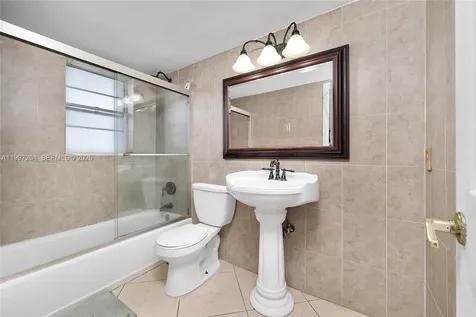7620 Carlyle Avenue Miami Beach FL 33141