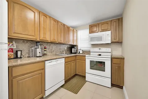 7620 Carlyle Avenue Miami Beach FL 33141