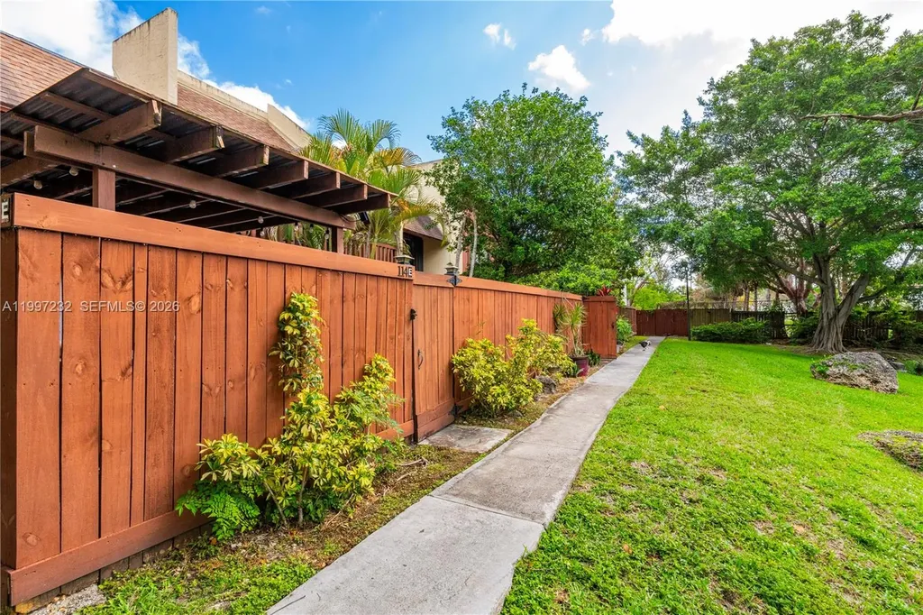 6724 SW 114th Place Miami FL 33173