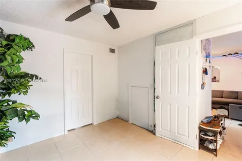6724 SW 114th Place Miami FL 33173