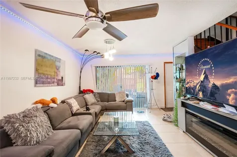 6724 SW 114th Place Miami FL 33173