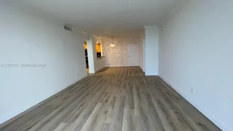 5600 Collins Avenue Miami Beach FL 33140
