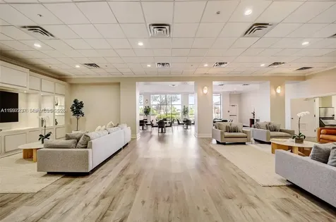 5600 Collins Avenue Miami Beach FL 33140