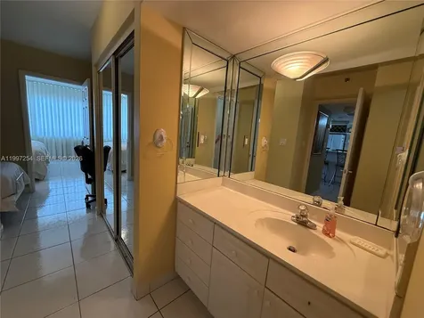 100 Lincoln Road Miami Beach FL 33139