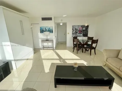 2899 Collins Avenue Miami Beach FL 33140