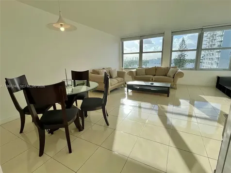 2899 Collins Avenue Miami Beach FL 33140