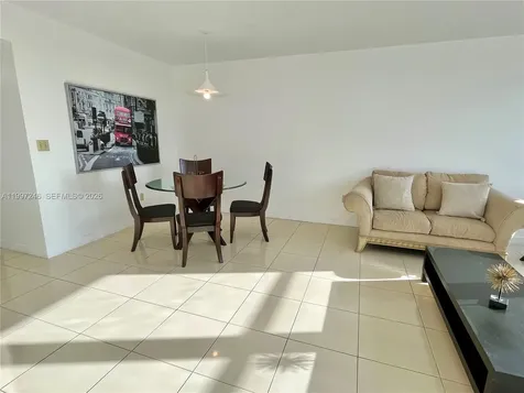 2899 Collins Avenue Miami Beach FL 33140