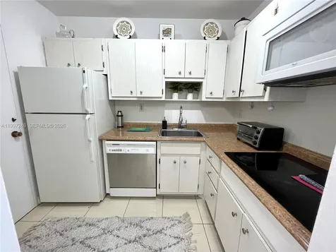 2899 Collins Avenue Miami Beach FL 33140