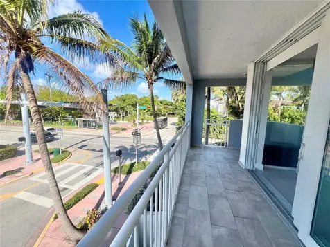 7832 Collins Avenue Miami Beach FL 33141