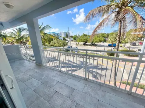 7832 Collins Avenue Miami Beach FL 33141