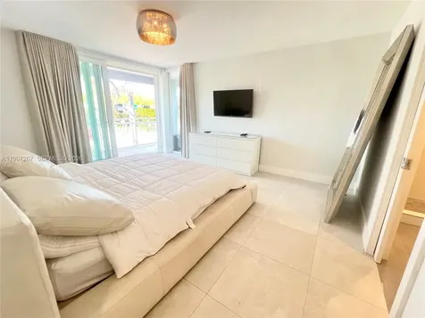 7832 Collins Avenue Miami Beach FL 33141