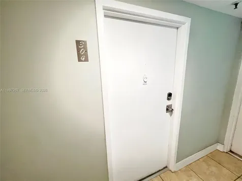 7832 Collins Avenue Miami Beach FL 33141