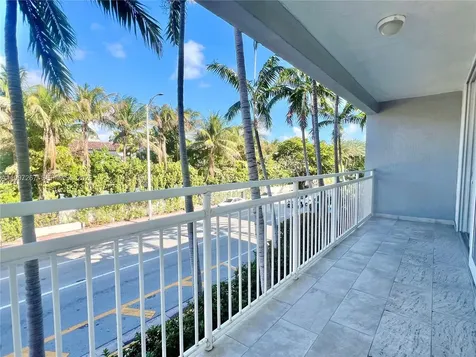 7832 Collins Avenue Miami Beach FL 33141