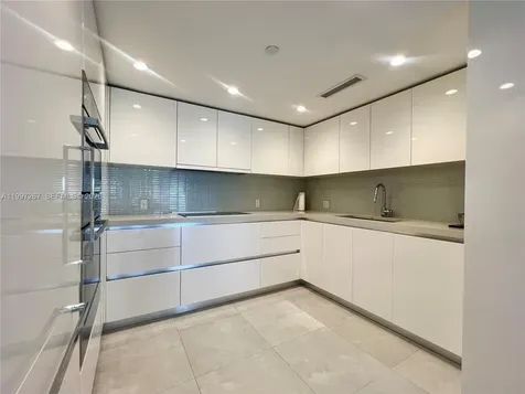 7832 Collins Avenue Miami Beach FL 33141
