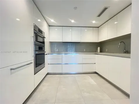 7832 Collins Avenue Miami Beach FL 33141