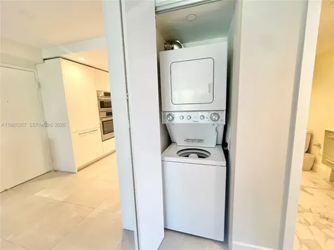 7832 Collins Avenue Miami Beach FL 33141