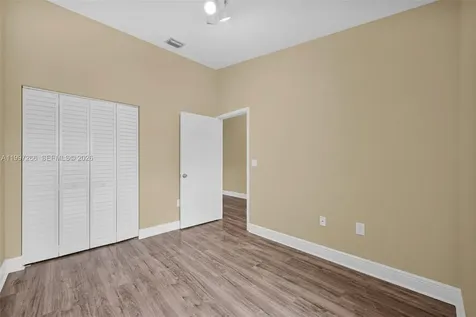 4930 S University Drive Davie FL 33328