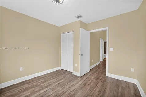 4930 S University Drive Davie FL 33328