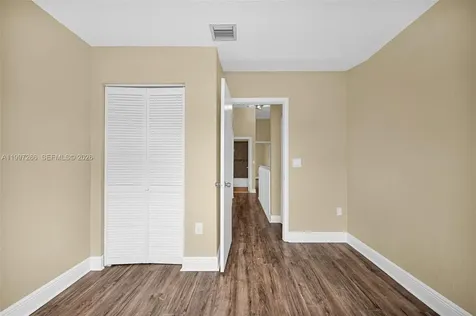 4930 S University Drive Davie FL 33328