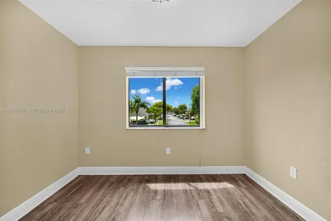 4930 S University Drive Davie FL 33328
