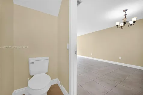 4930 S University Drive Davie FL 33328