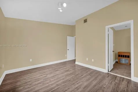 4930 S University Drive Davie FL 33328