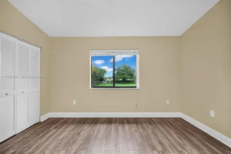 4930 S University Drive Davie FL 33328