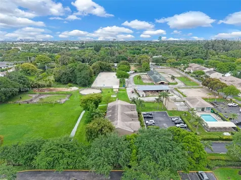 4930 S University Drive Davie FL 33328