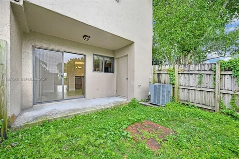 4930 S University Drive Davie FL 33328