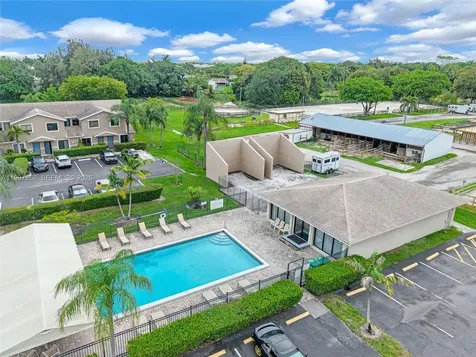 4930 S University Drive Davie FL 33328