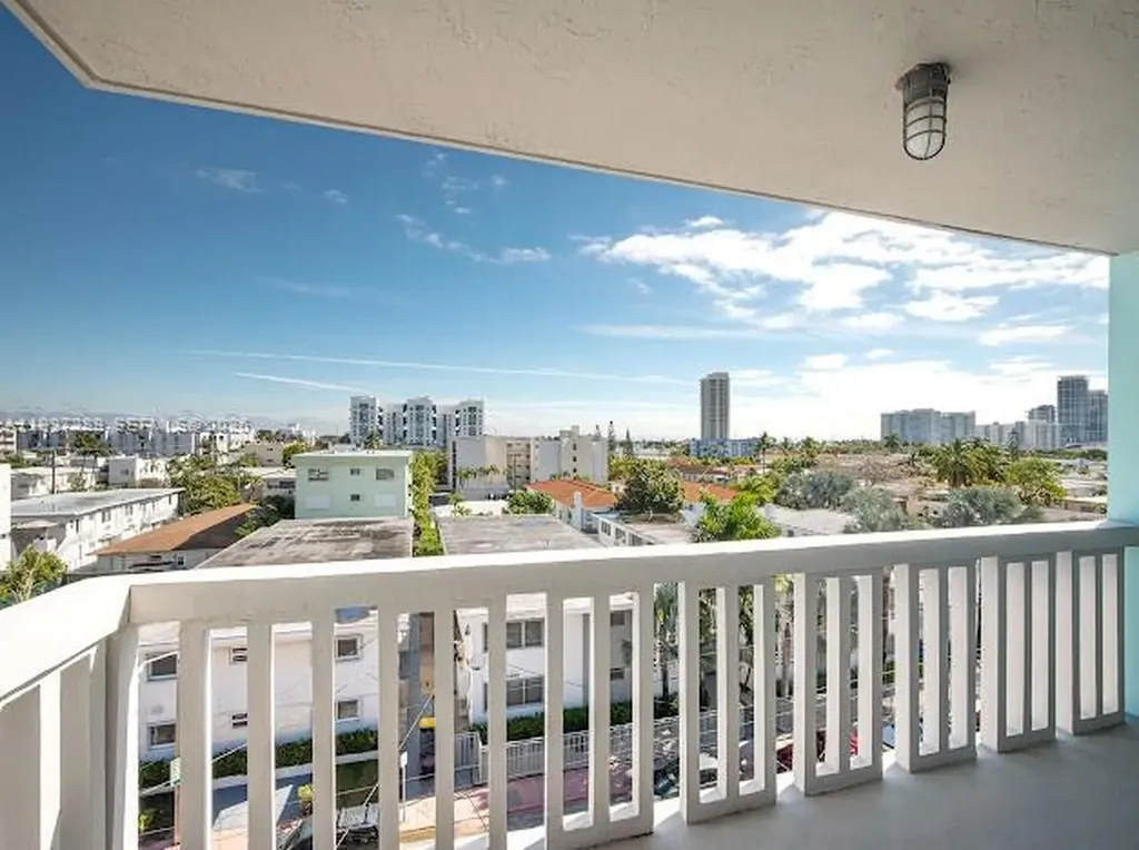 7620 Carlyle Avenue Miami Beach FL 33141