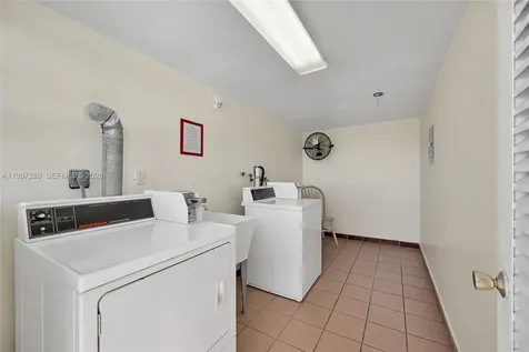 7620 Carlyle Avenue Miami Beach FL 33141