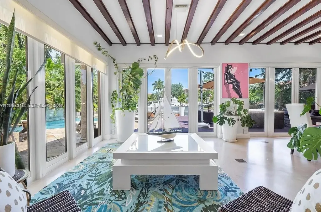 800 SW 12th Fort Lauderdale FL 33312