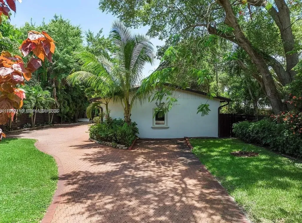 800 SW 12th Fort Lauderdale FL 33312