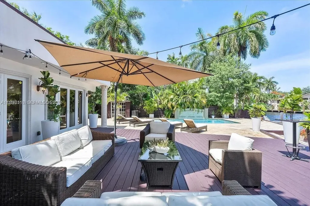 800 SW 12th Fort Lauderdale FL 33312