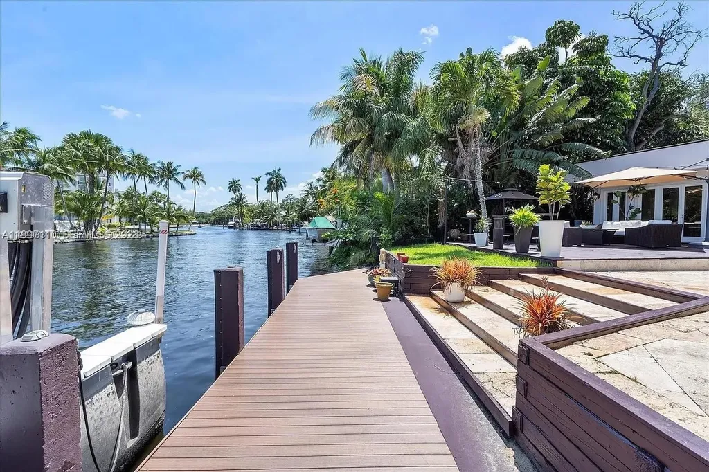 800 SW 12th Fort Lauderdale FL 33312
