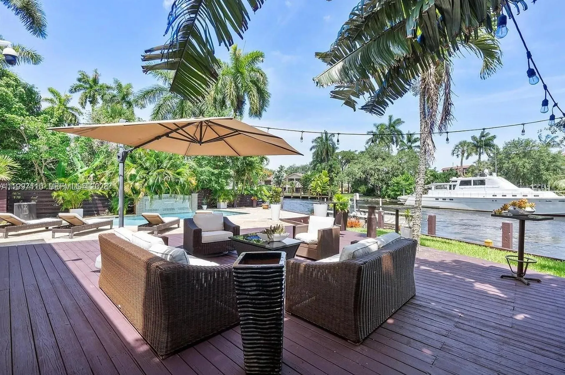 800 SW 12th Fort Lauderdale FL 33312