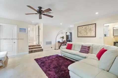 800 SW 12th Fort Lauderdale FL 33312