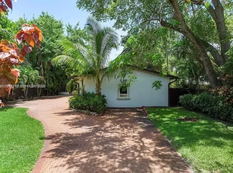 800 SW 12th Fort Lauderdale FL 33312