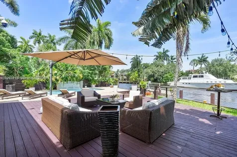 800 SW 12th Fort Lauderdale FL 33312