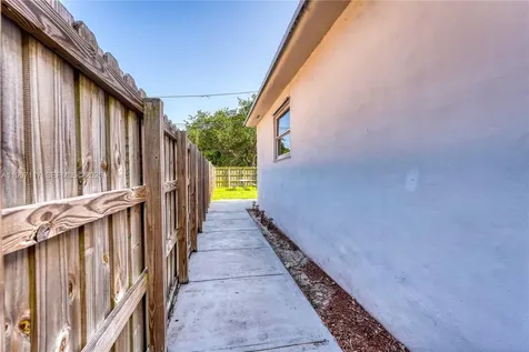 5627 NW 9th Avenue Miami FL 33127