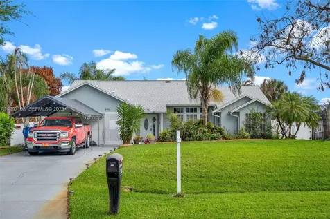 694 SE Karrigan Terrace Port St. Lucie FL 34983