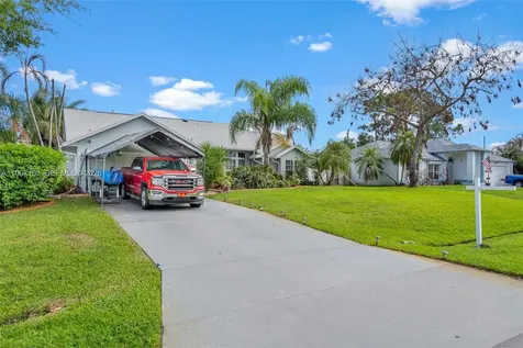 694 SE Karrigan Terrace Port St. Lucie FL 34983
