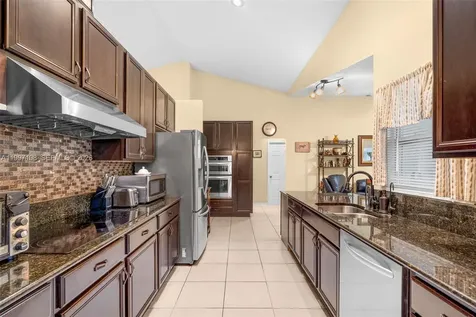 694 SE Karrigan Terrace Port St. Lucie FL 34983