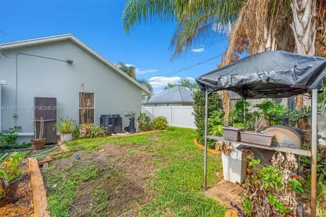 694 SE Karrigan Terrace Port St. Lucie FL 34983