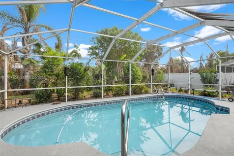 694 SE Karrigan Terrace Port St. Lucie FL 34983